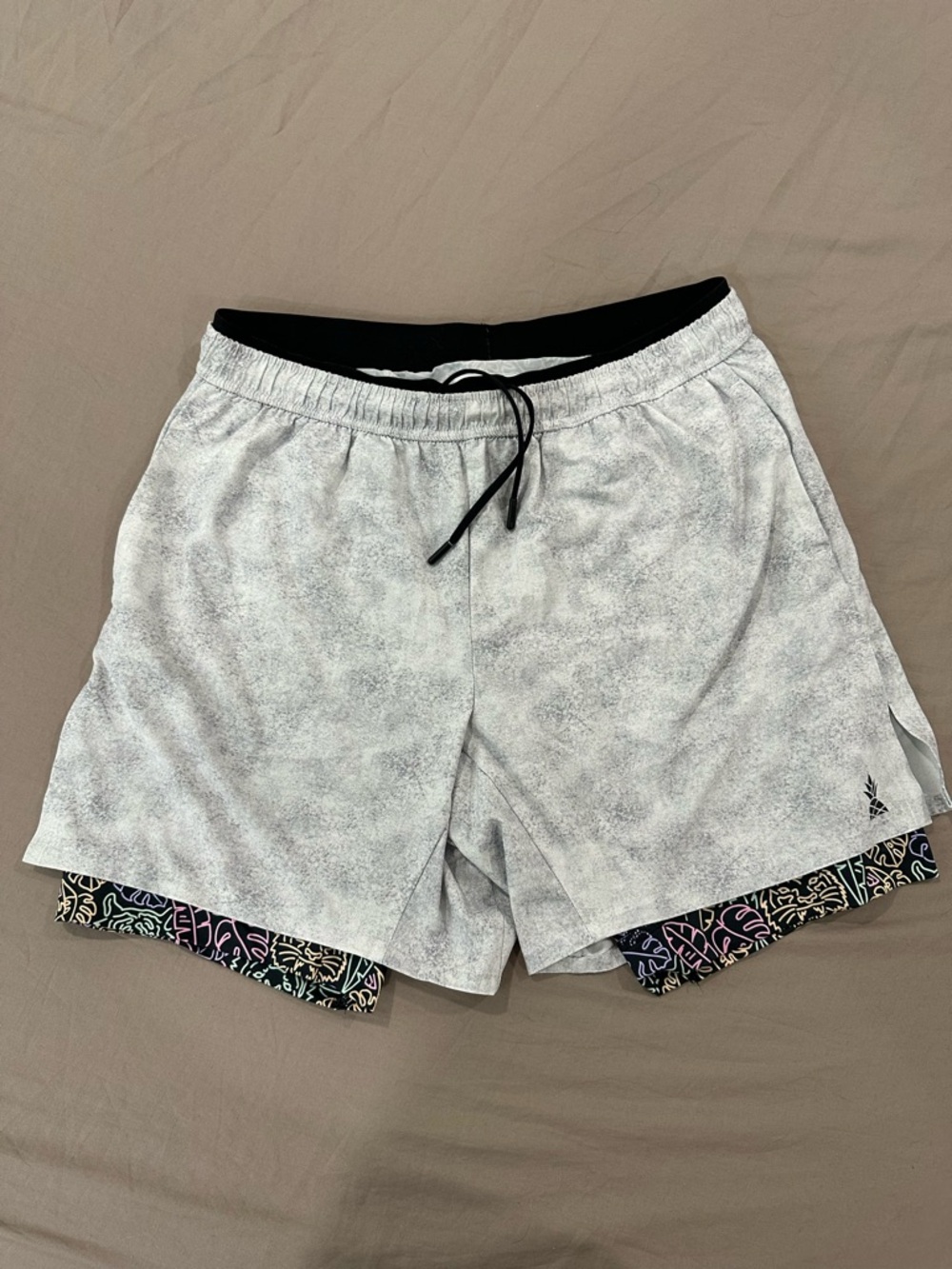 chubbies “The Concrete Jungles” 5.5” Ultimate Training Shorts w Compression Line